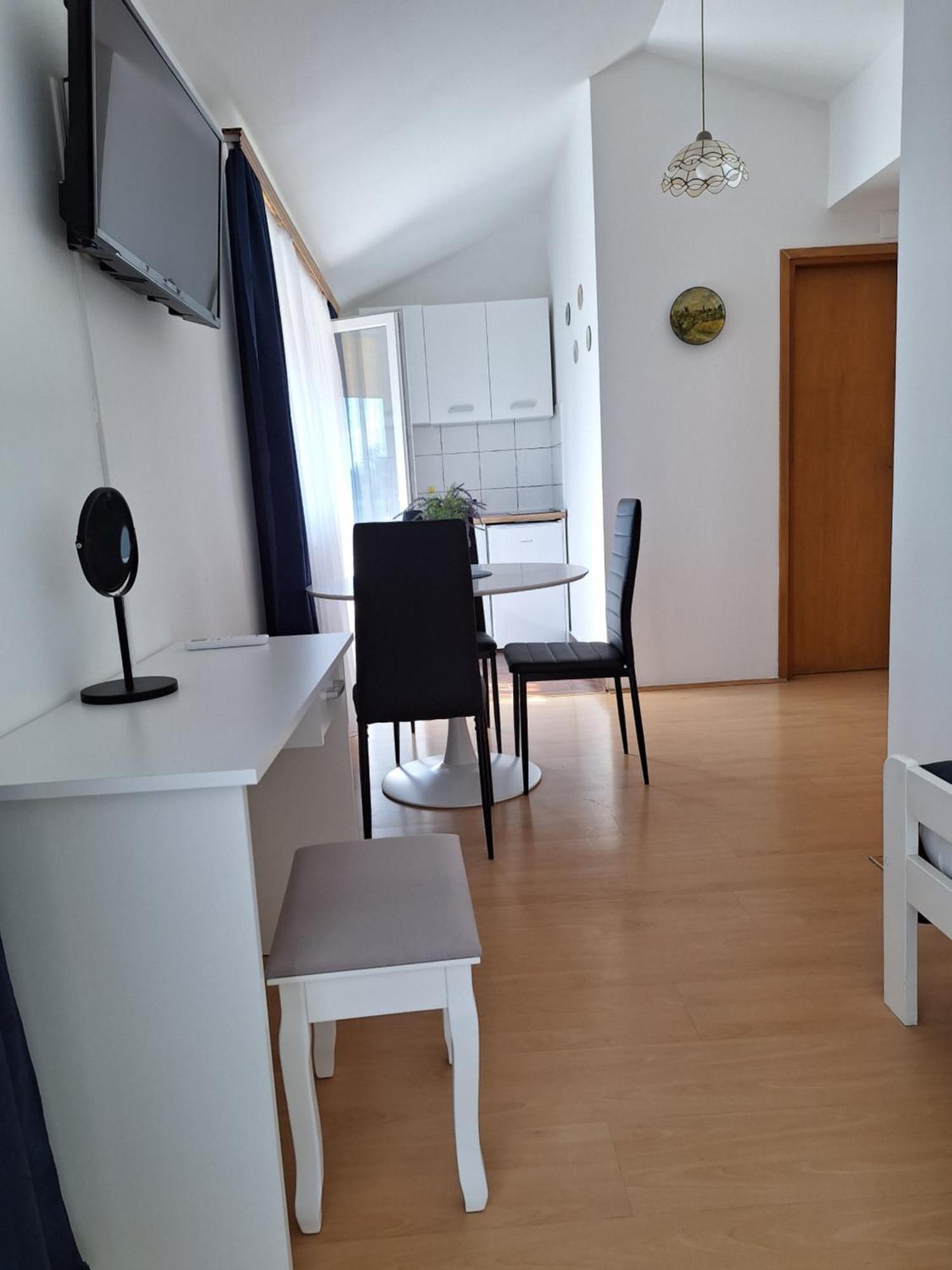 Apartments Kozjan Karlovac Eksteriør bilde