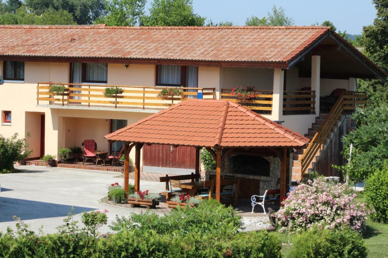 Apartments Kozjan Karlovac Eksteriør bilde