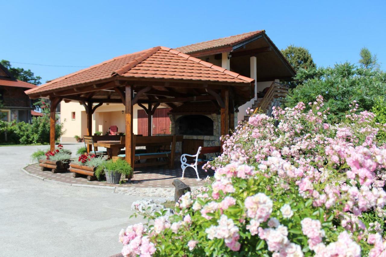 Apartments Kozjan Karlovac Eksteriør bilde
